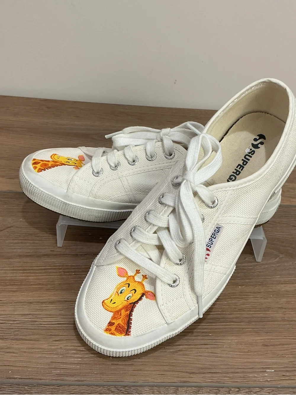 Superga Womens white Canvas Sneakers with Hand painted Giraffe, size 7.5